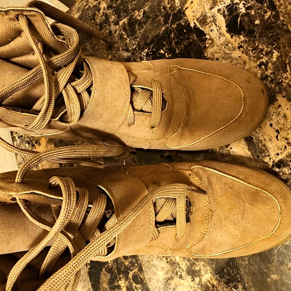 Boots, women's wedge